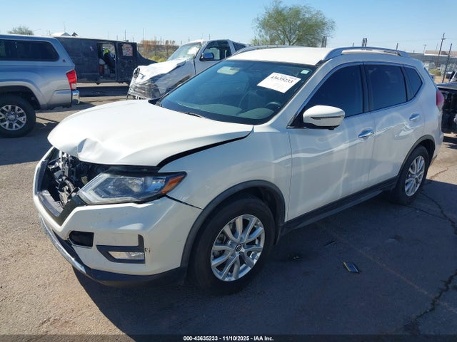 Nissan ROGUE SV 2017 JN8AT2MT3HW401017 Image 2