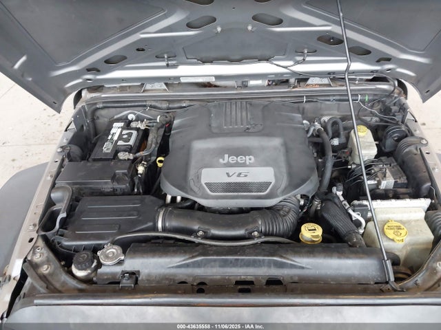 1C4HJWDGXEL190048 Jeep Wrangler Unlimited Sport