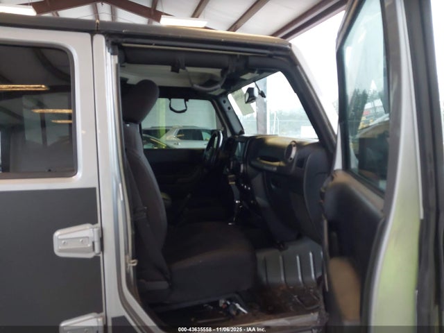 1C4HJWDGXEL190048 Jeep Wrangler Unlimited Sport