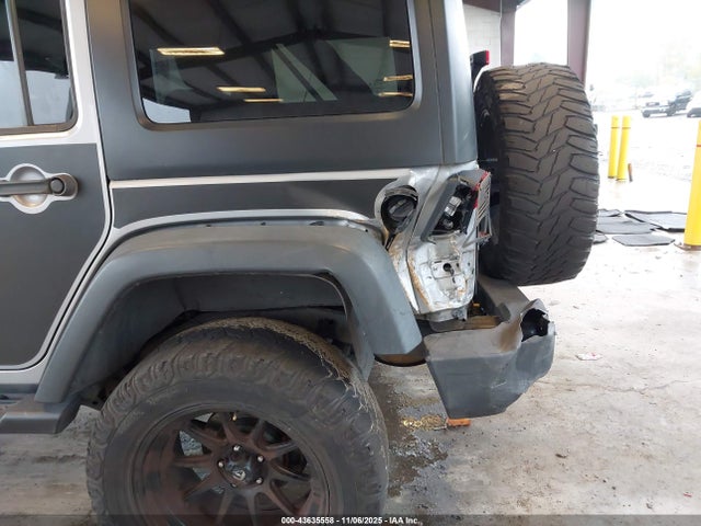 1C4HJWDGXEL190048 Jeep Wrangler Unlimited Sport