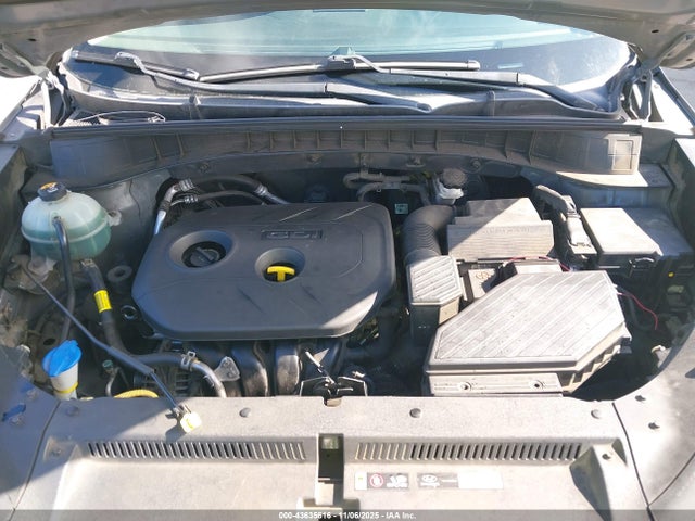KM8J33A44HU575748 Hyundai TUCSON SE