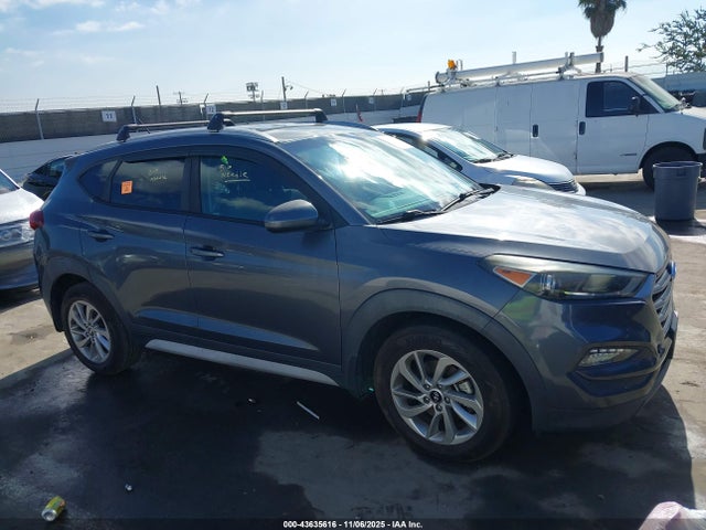 KM8J33A44HU575748 Hyundai TUCSON SE