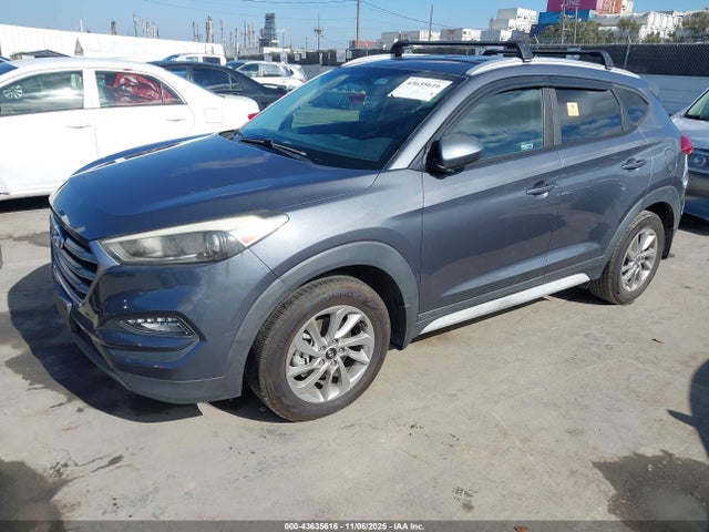 KM8J33A44HU575748 Hyundai TUCSON SE