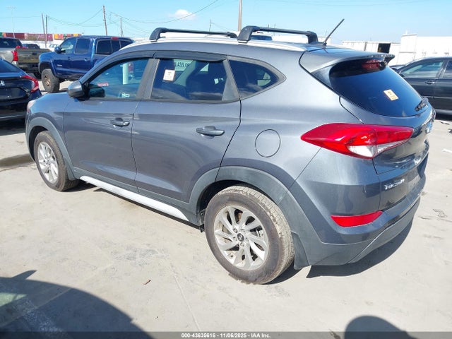 KM8J33A44HU575748 Hyundai TUCSON SE