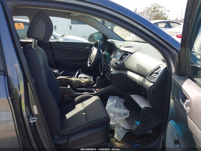 KM8J33A44HU575748 Hyundai TUCSON SE