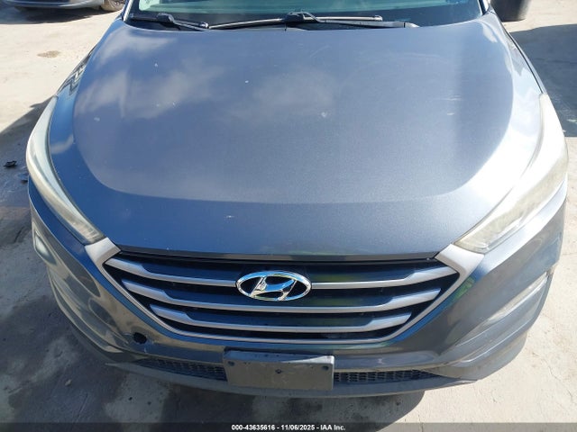 KM8J33A44HU575748 Hyundai TUCSON SE