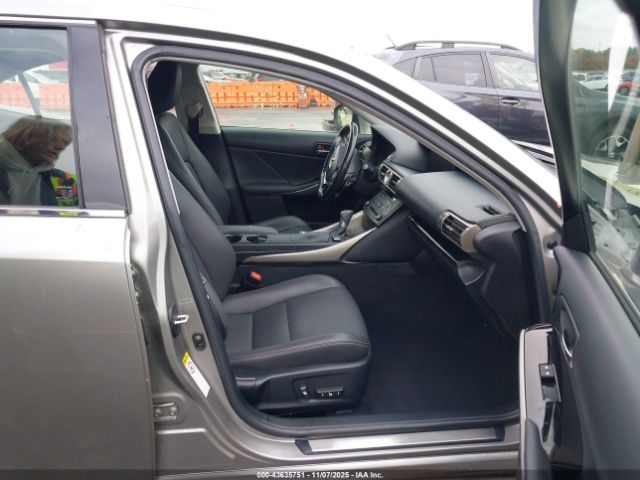 2016 LEXUS IS 200T JTHBA1D23G5025137 Photo 4