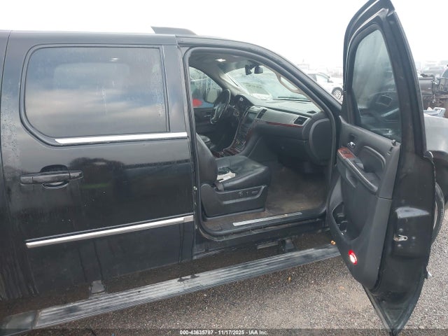 2010 CADILLAC ESCALADE ESV 1GYUKJEF0AR161034 Photo 4