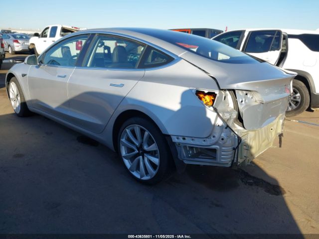 2018 TESLA MODEL 3 5YJ3E1EA7JF038401 Photo 2