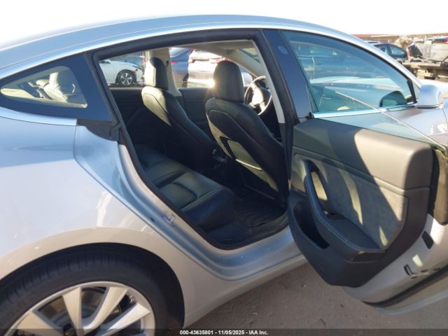 2018 TESLA MODEL 3 5YJ3E1EA7JF038401 Photo 7