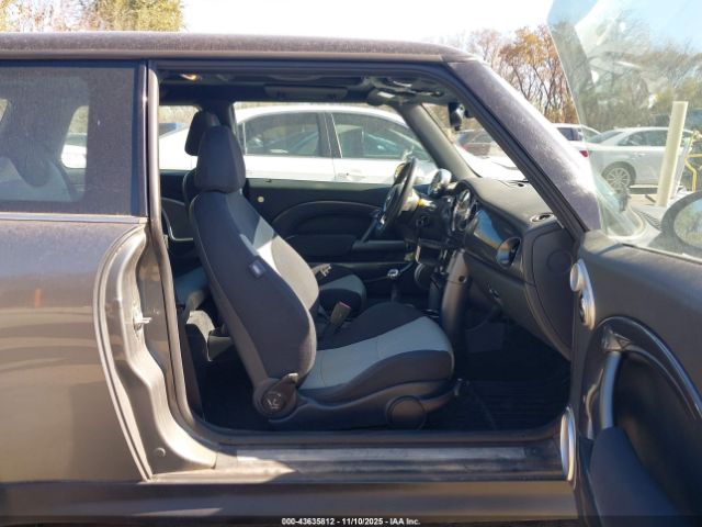 2006 MINI COOPER S WMWRE33566TL19554 Photo 4