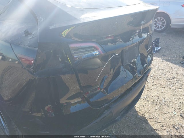 43635937 :رقم المزاد ، 5YJYGDEE6MF258413 vin ، 2021 Tesla Model Y Long Range Dual Motor All-wheel Drive مزاد بيع
