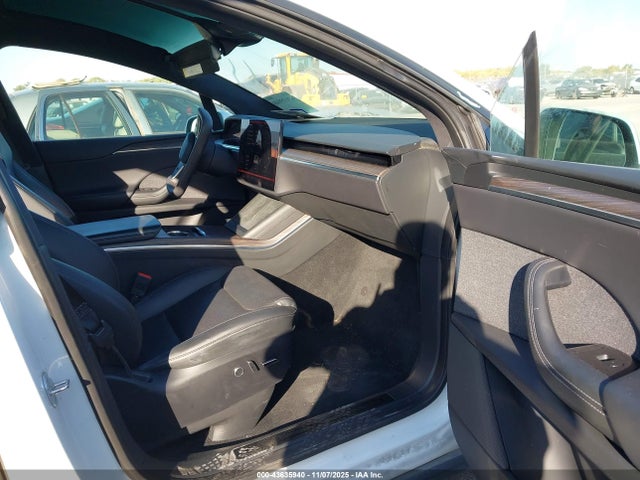 2022 TESLA MODEL X 7SAXCAE50NF356993 Photo 4