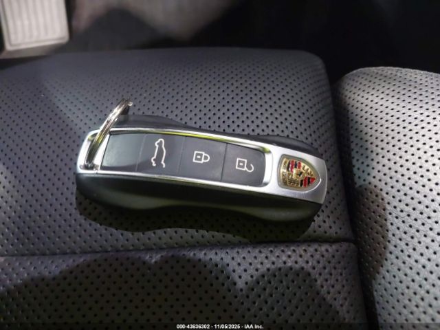 2024 PORSCHE CAYENNE WP1AA2AY1RDA02233 Photo 10