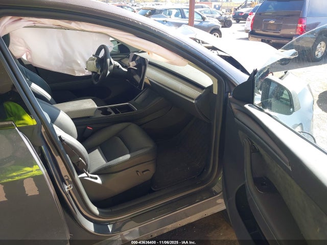 2023 TESLA MODEL Y 7SAYGDEE2PA208211 Photo 4