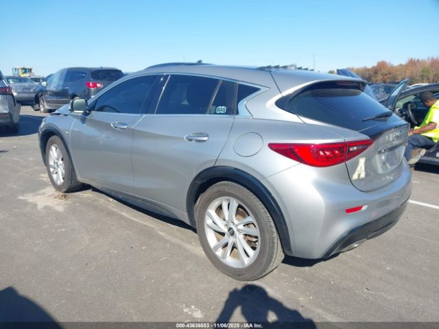 2017 INFINITI QX30 SJKCH5CP3HA033329 Photo 2