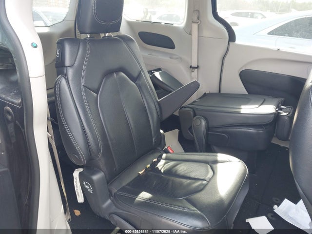 Продажа на аукционе авто 2022 Chrysler Pacifica Touring L, vin: 2C4RC1BG1NR122300, номер лота: 43636881