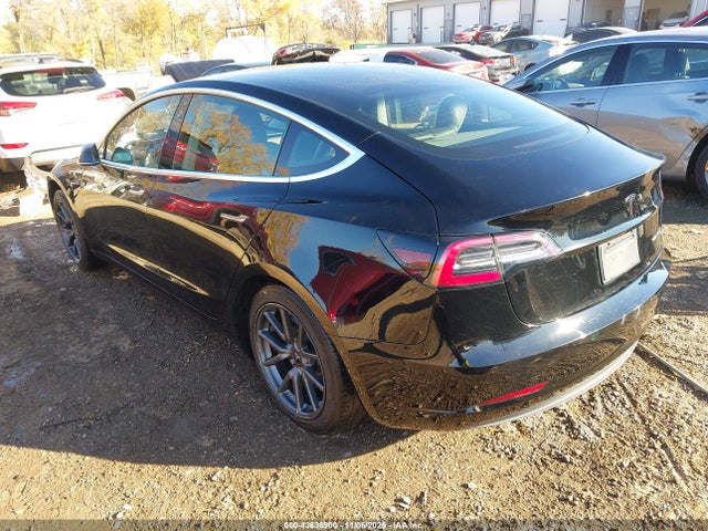 2019 TESLA MODEL 3 5YJ3E1EB4KF384528 Photo 2
