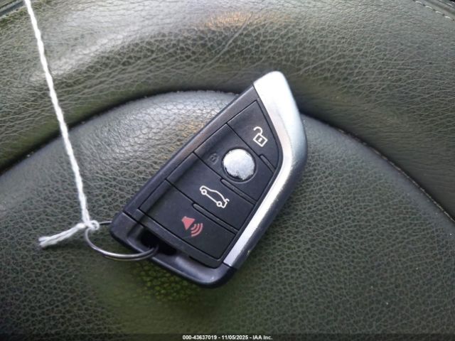 2018 BMW X1 WBXHT3C36J5K24933 Photo 10