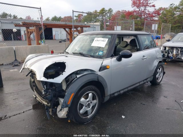 2010 MINI COOPER WMWMF3C56ATZ65399 Photo 1