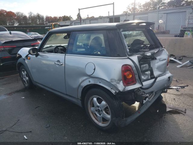 2010 MINI COOPER WMWMF3C56ATZ65399 Photo 2