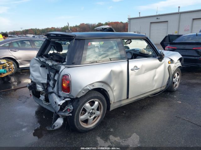 2010 MINI COOPER WMWMF3C56ATZ65399 Photo 3