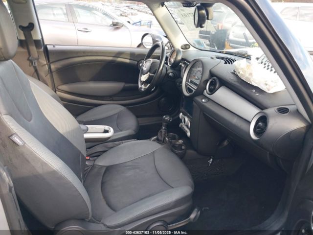 2010 MINI COOPER WMWMF3C56ATZ65399 Photo 4