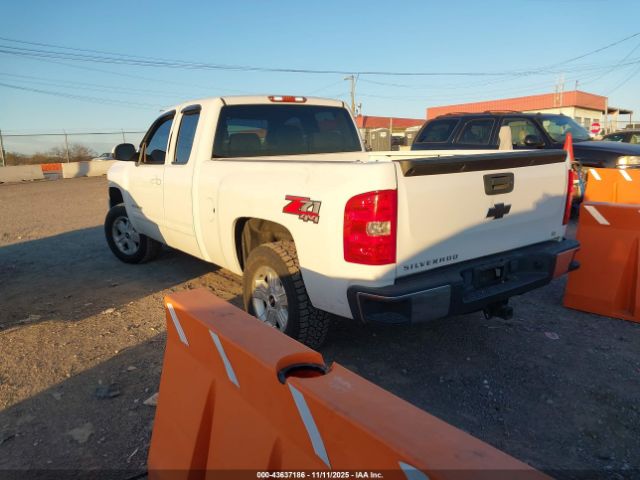 2011 CHEVROLET SILVERADO 1500 1GCRKSE30BZ242611 Photo 2