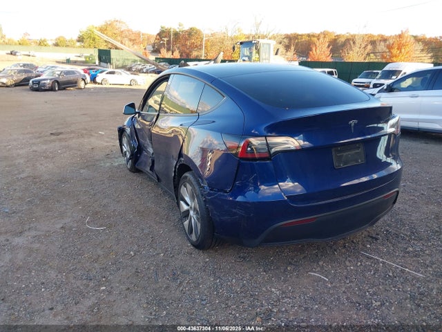 2023 TESLA MODEL Y 7SAYGDEE6PF618402 Photo 2
