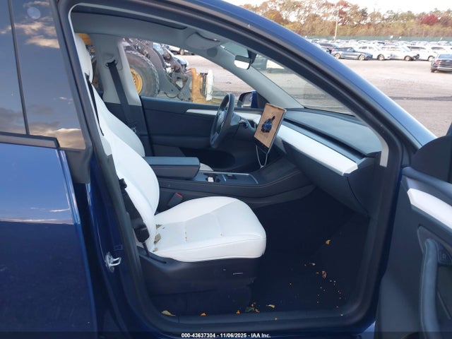 2023 TESLA MODEL Y 7SAYGDEE6PF618402 Photo 4