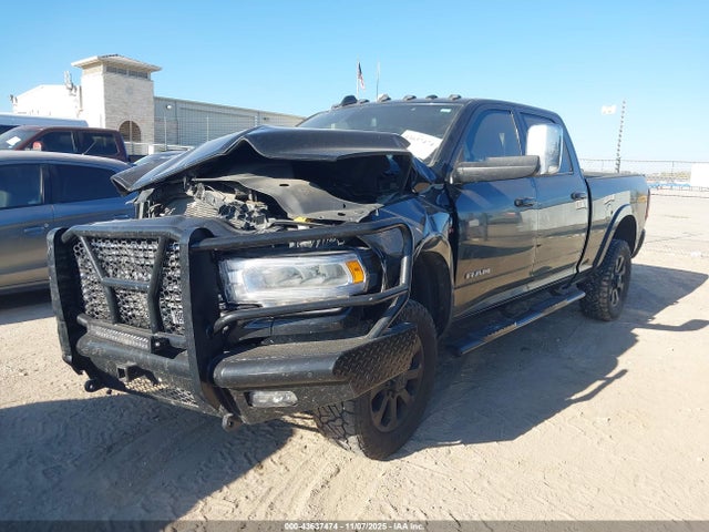 3C6UR5FL7LG111884 RAM 2500 Laramie 4x4 6&#039;4 Box