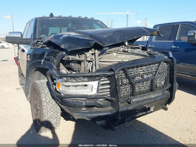 3C6UR5FL7LG111884 RAM 2500 Laramie 4x4 6&#039;4 Box