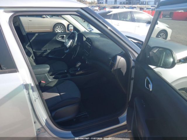 2021 KIA SOUL KNDJ33AU2M7764105 Photo 4