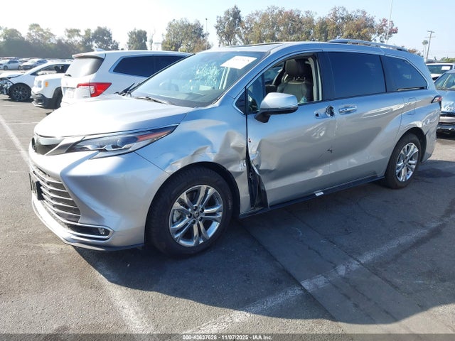 43637628 :رقم المزاد ، 5TDESKFC5NS061555 vin ، 2022 Toyota Sienna Platinum مزاد بيع