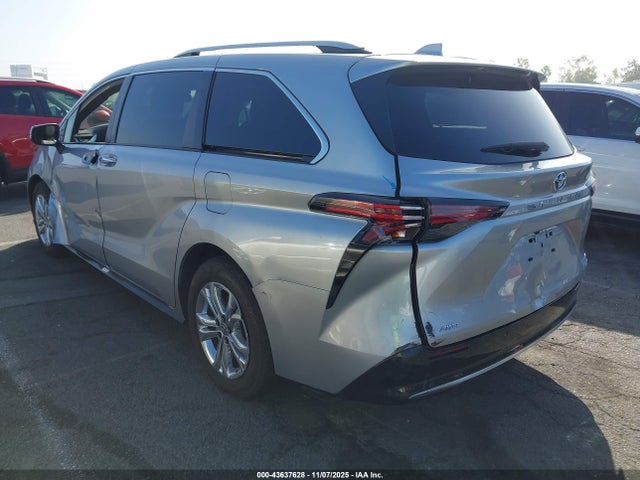 43637628 :رقم المزاد ، 5TDESKFC5NS061555 vin ، 2022 Toyota Sienna Platinum مزاد بيع
