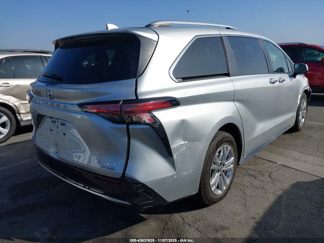 43637628 :رقم المزاد ، 5TDESKFC5NS061555 vin ، 2022 Toyota Sienna Platinum مزاد بيع