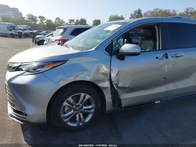 43637628 :رقم المزاد ، 5TDESKFC5NS061555 vin ، 2022 Toyota Sienna Platinum مزاد بيع