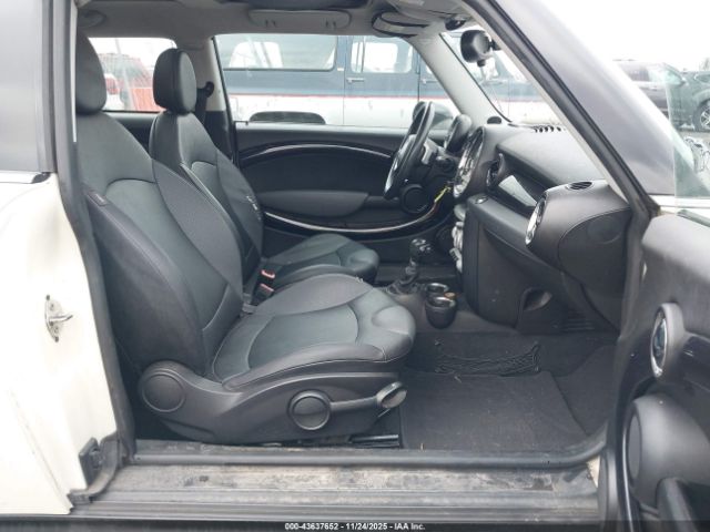 2008 MINI COOPER CLUBMAN WMWML33588TN67436 Photo 4