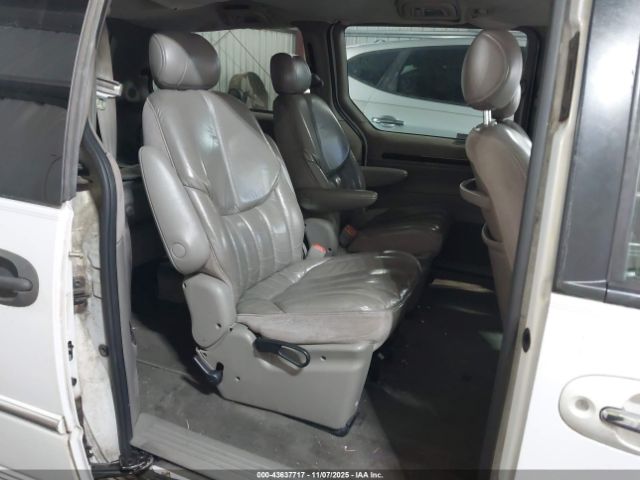 2000 CHRYSLER TOWN & COUNTRY 1C4GP64L5YB674792 Photo 7
