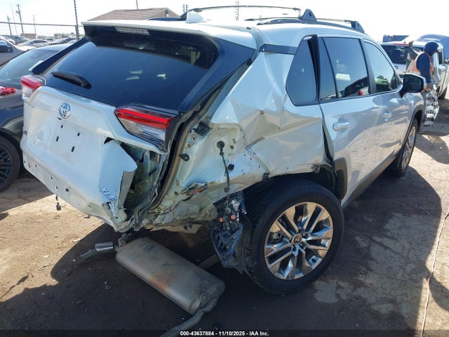 Auction sale of the 2022 Toyota Rav4 Xle Premium, vin: 2T3C1RFV6NW185580, lot number: 43637884