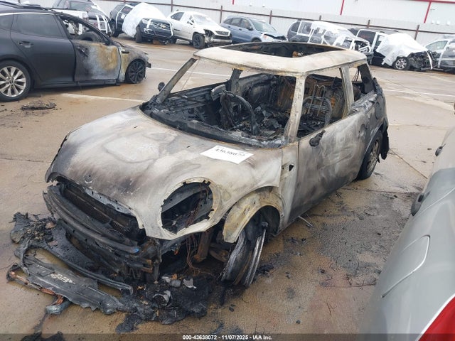 2010 MINI COOPER WMWMF3C52ATU77583 Photo 1