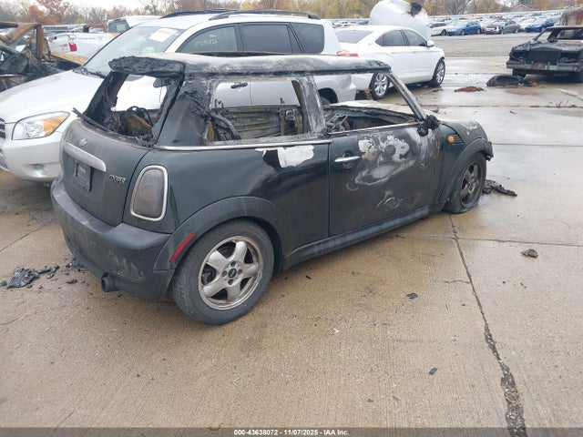 2010 MINI COOPER WMWMF3C52ATU77583 Photo 3