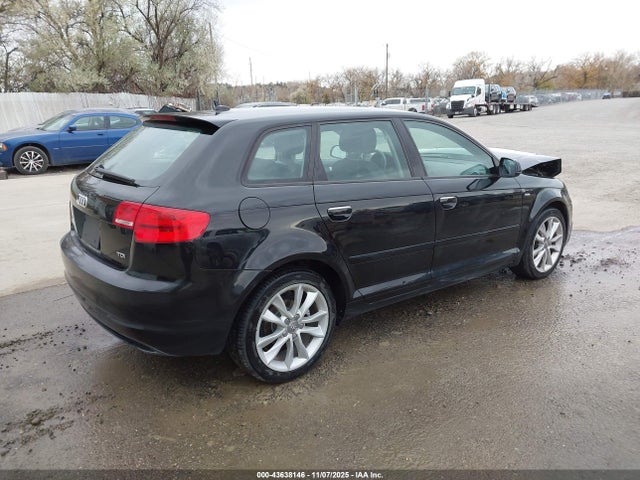2011 AUDI A3 WAUBJAFM5BA141307 Photo 3