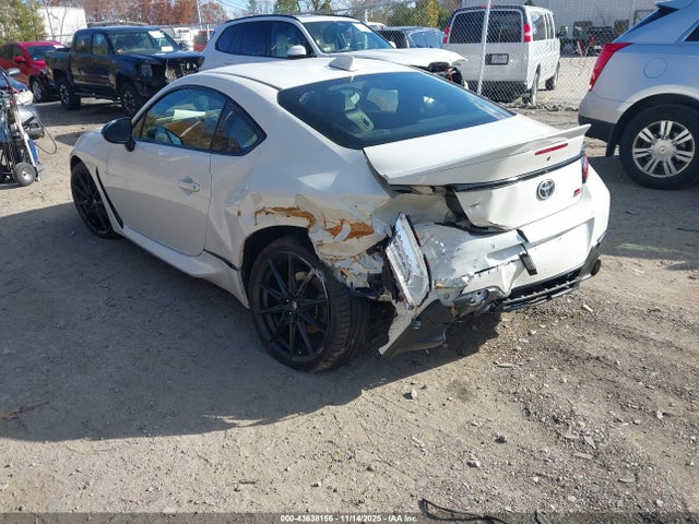 2024 TOYOTA GR86 JF1ZNBE13R8756979 Photo 2