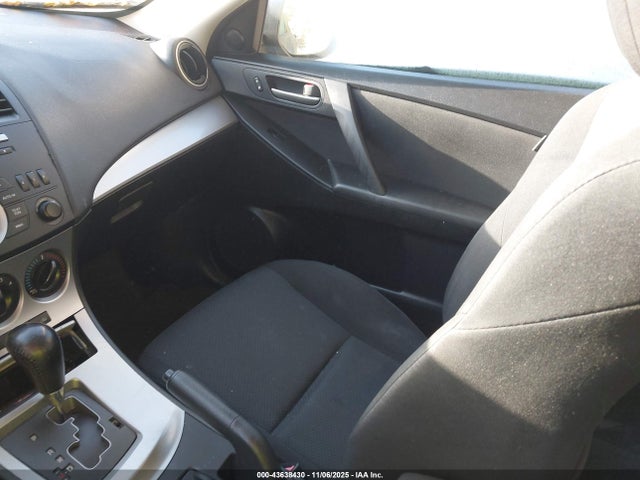 2011 MAZDA MAZDA3 JM1BL1VG6B1371642 Photo 4