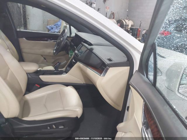 2017 CADILLAC XT5 1GYKNDRS7HZ196669 Photo 4