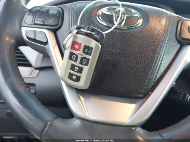 2017 TOYOTA SIENNA 5TDDZ3DC9HS152414 Photo 10