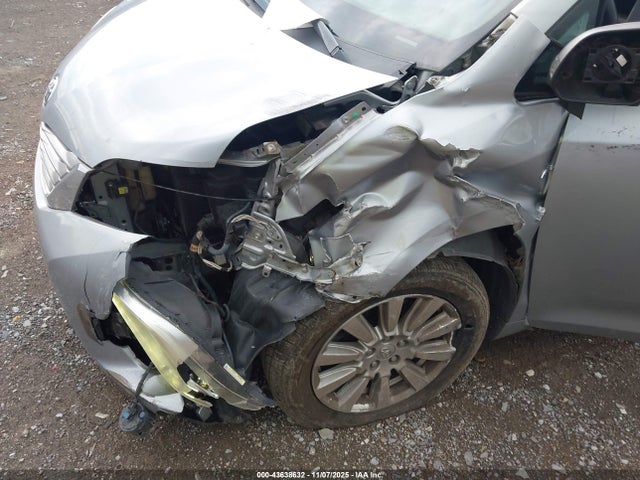 2017 TOYOTA SIENNA 5TDDZ3DC9HS152414 Photo 5