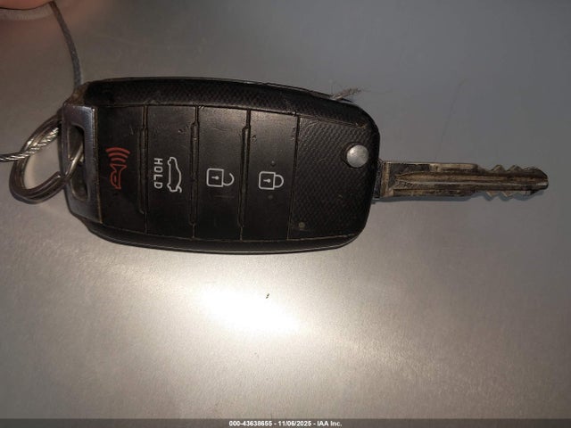 3KPFK4A7XHE033081 KIA FORTE LX