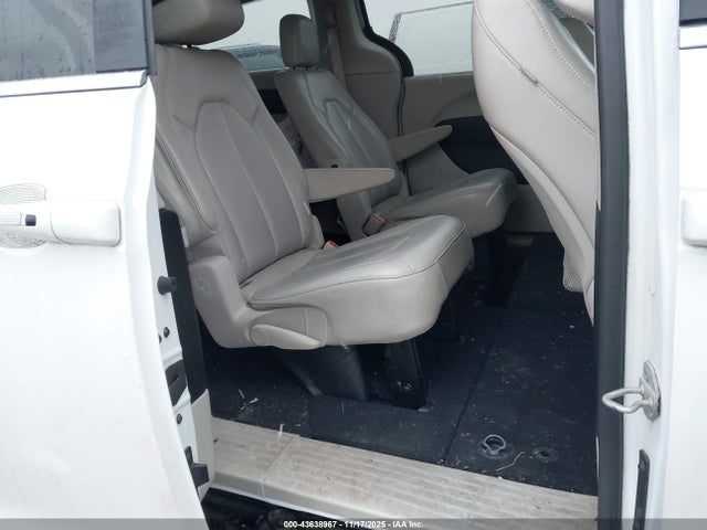 43638967 :رقم المزاد ، 2C4RC1DG2MR542482 vin ، 2021 Chrysler Voyager Lxi مزاد بيع